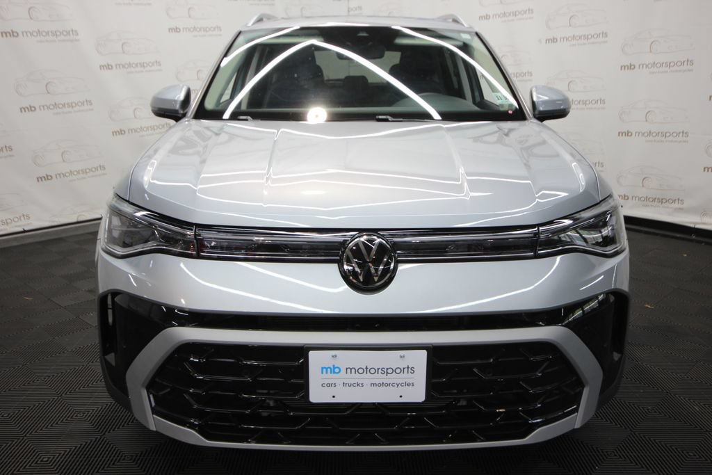 Used 2025 Volkswagen Taos SEL AWD/4WD image 14