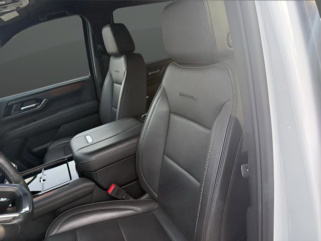 Used 2025 GMC Yukon Denali image 9