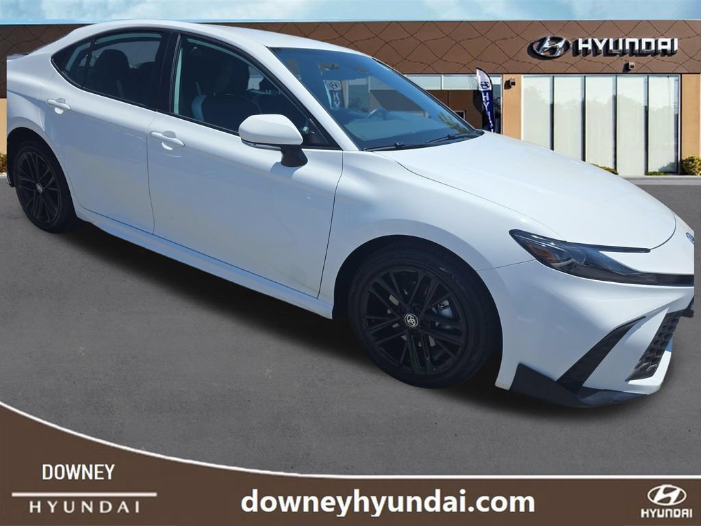 Used 2025 Toyota Camry SE FWD image 8