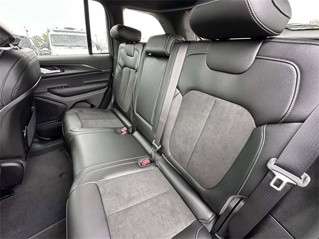New 2025 Jeep Grand Cherokee Altitude image 15