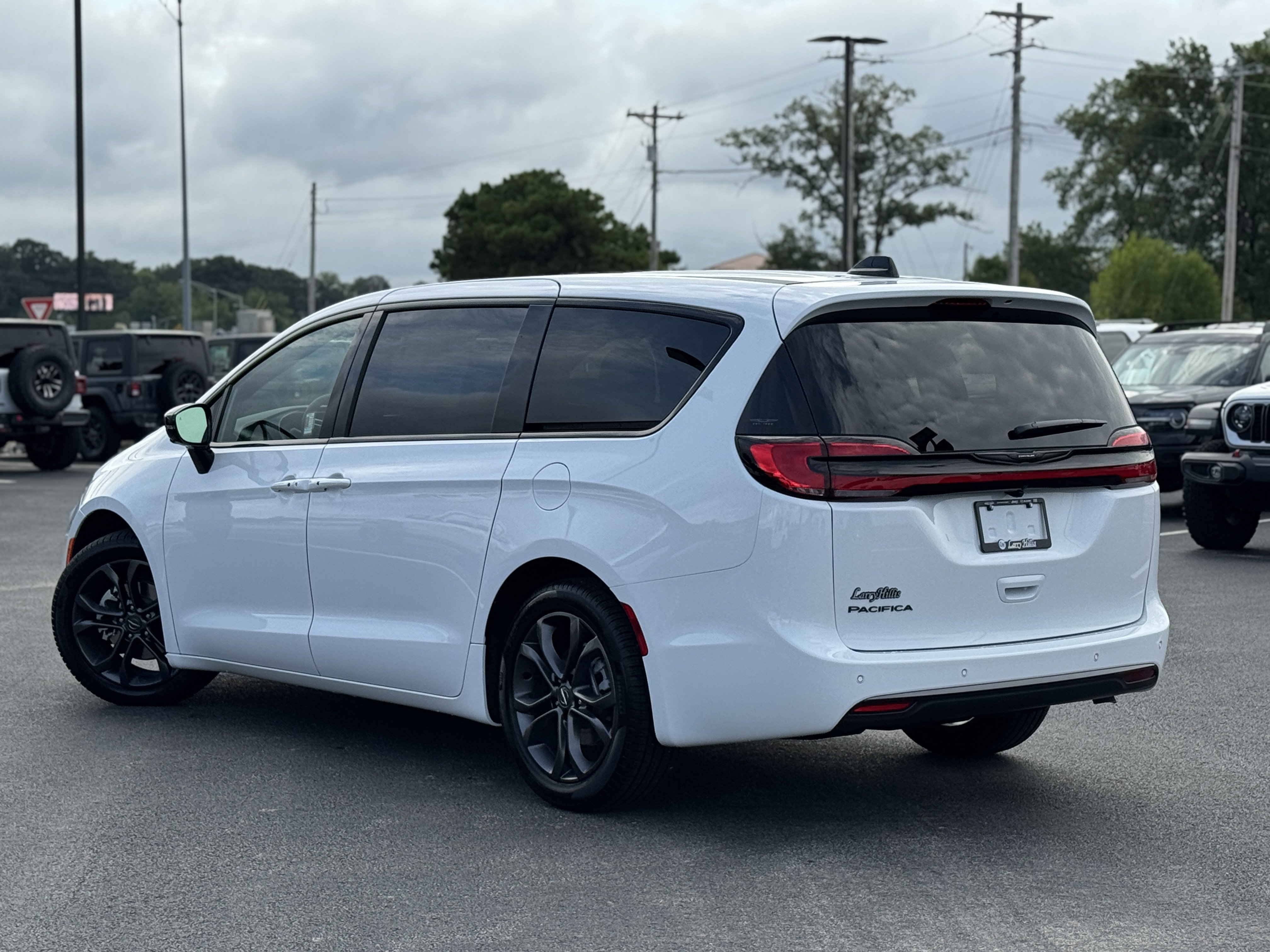 New 2026 Chrysler Pacifica Limited w/ S Appearance Package image 8