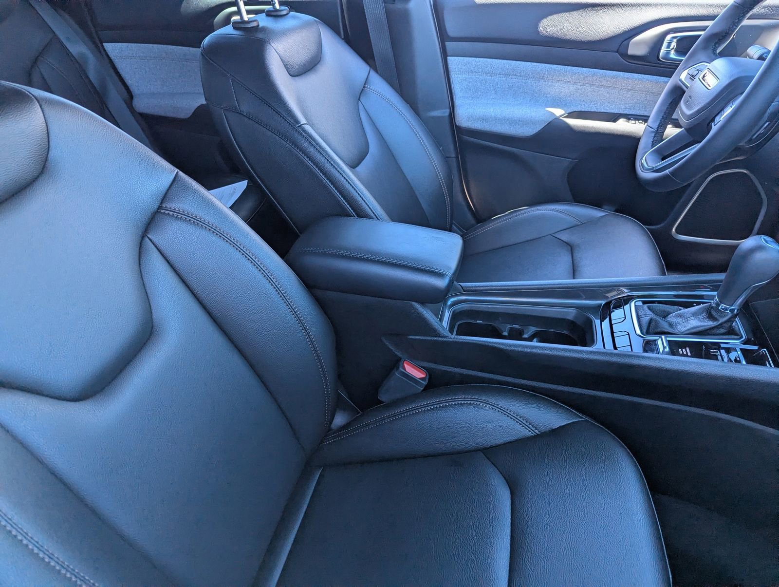 Used 2024 Jeep Compass Latitude image 10