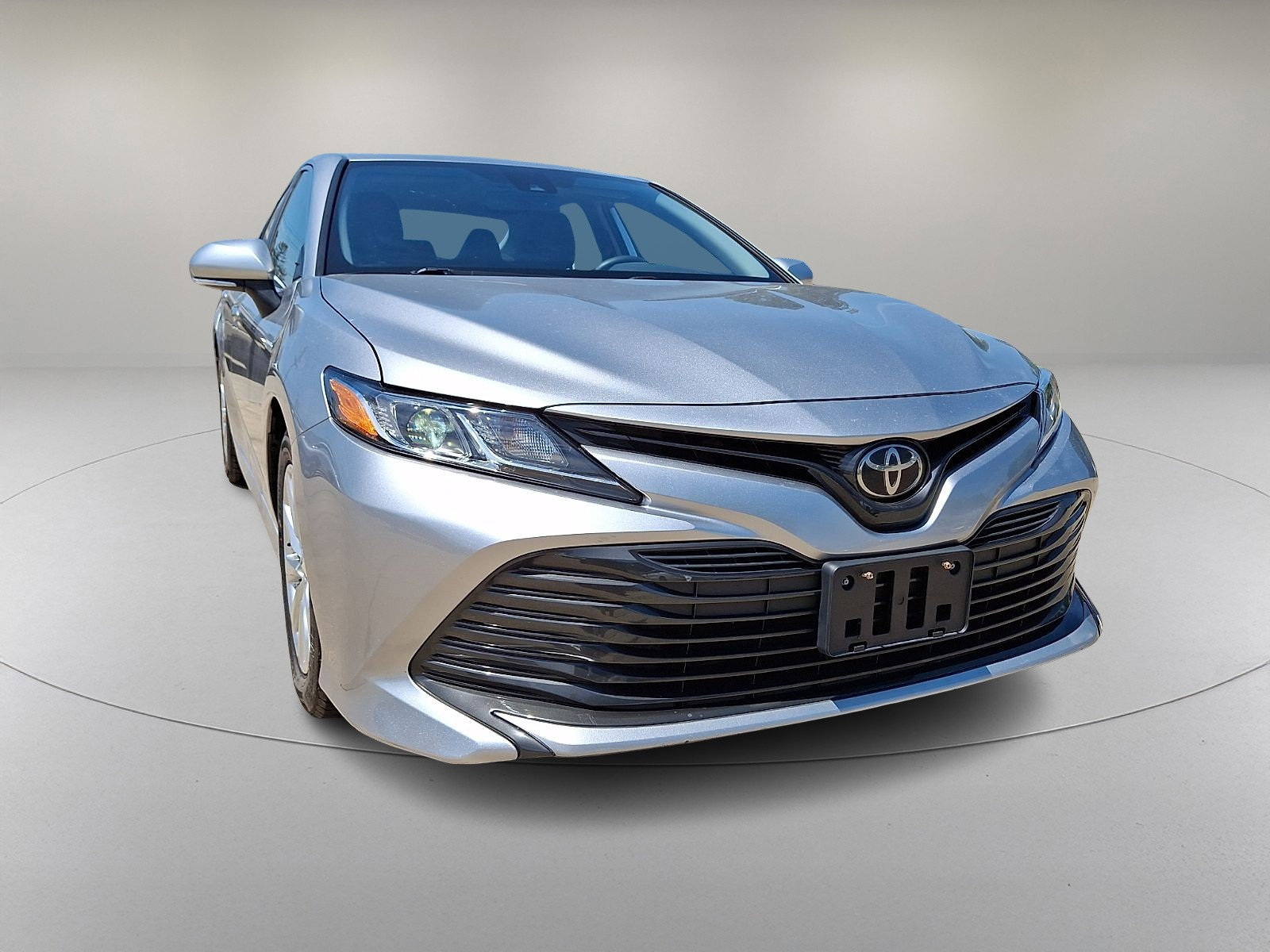 Used 2019 Toyota Camry LE w/ Convenience Package FWD image 2