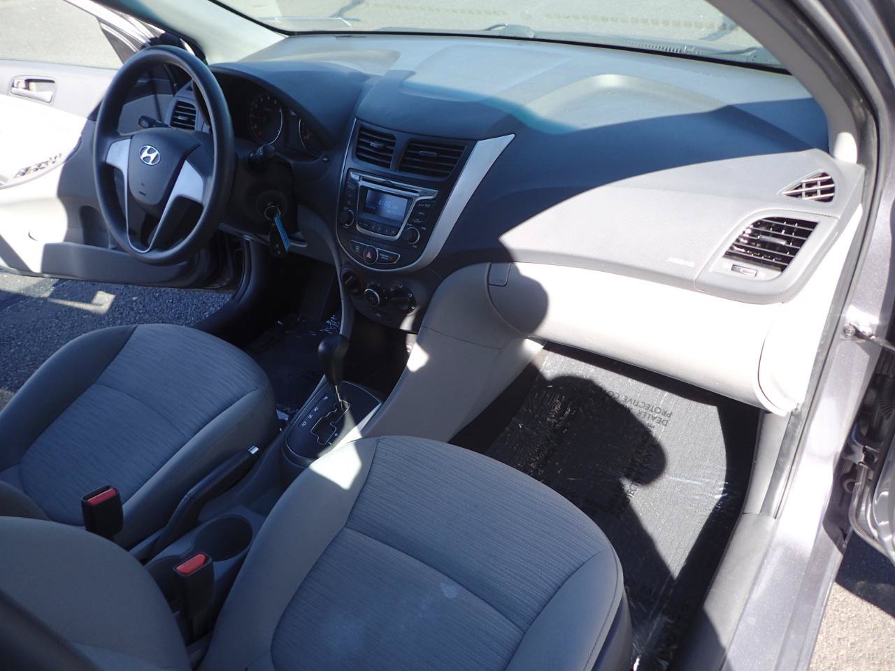 Used 2016 Hyundai Accent SE FWD image 12