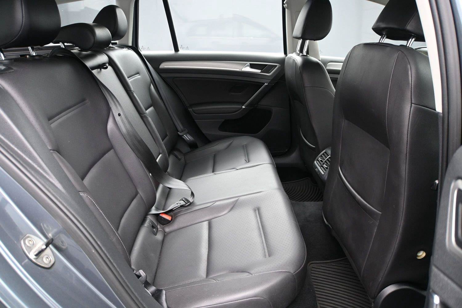 Used 2015 Volkswagen Golf SE FWD image 18