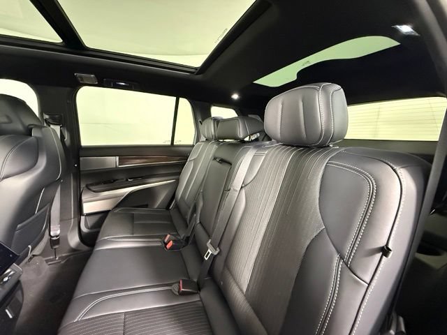 New 2027 Cadillac Vistiq Sport AWD/4WD image 27
