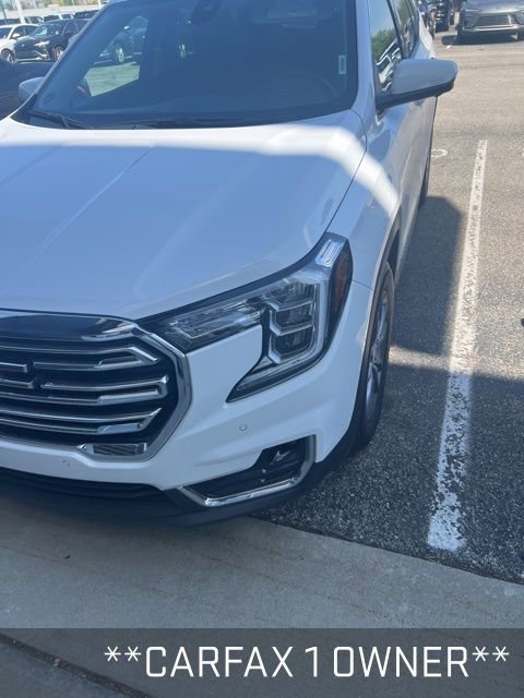 Used 2023 GMC Terrain SLT w/ Tech Package image 2