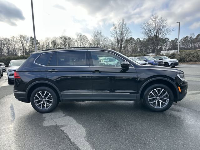 Used 2020 Volkswagen Tiguan SE w/ Panoramic Sunroof Package image 6