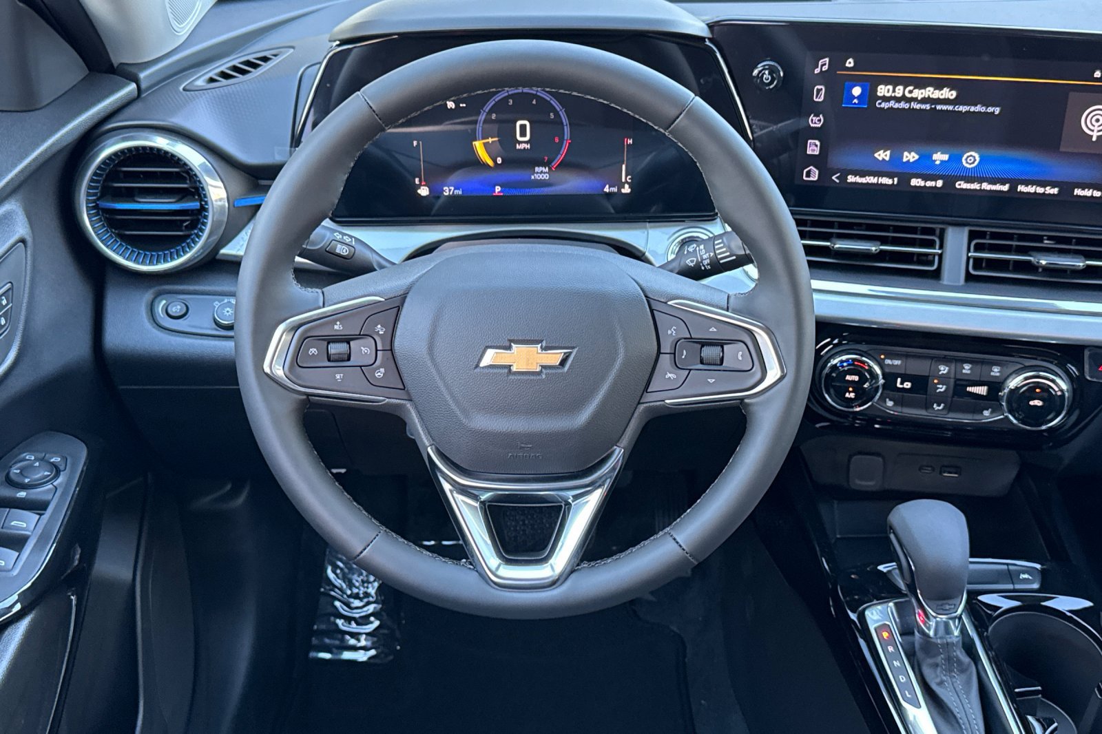New 2026 Chevrolet Trax LT w/ LT Convenience Package FWD image 13