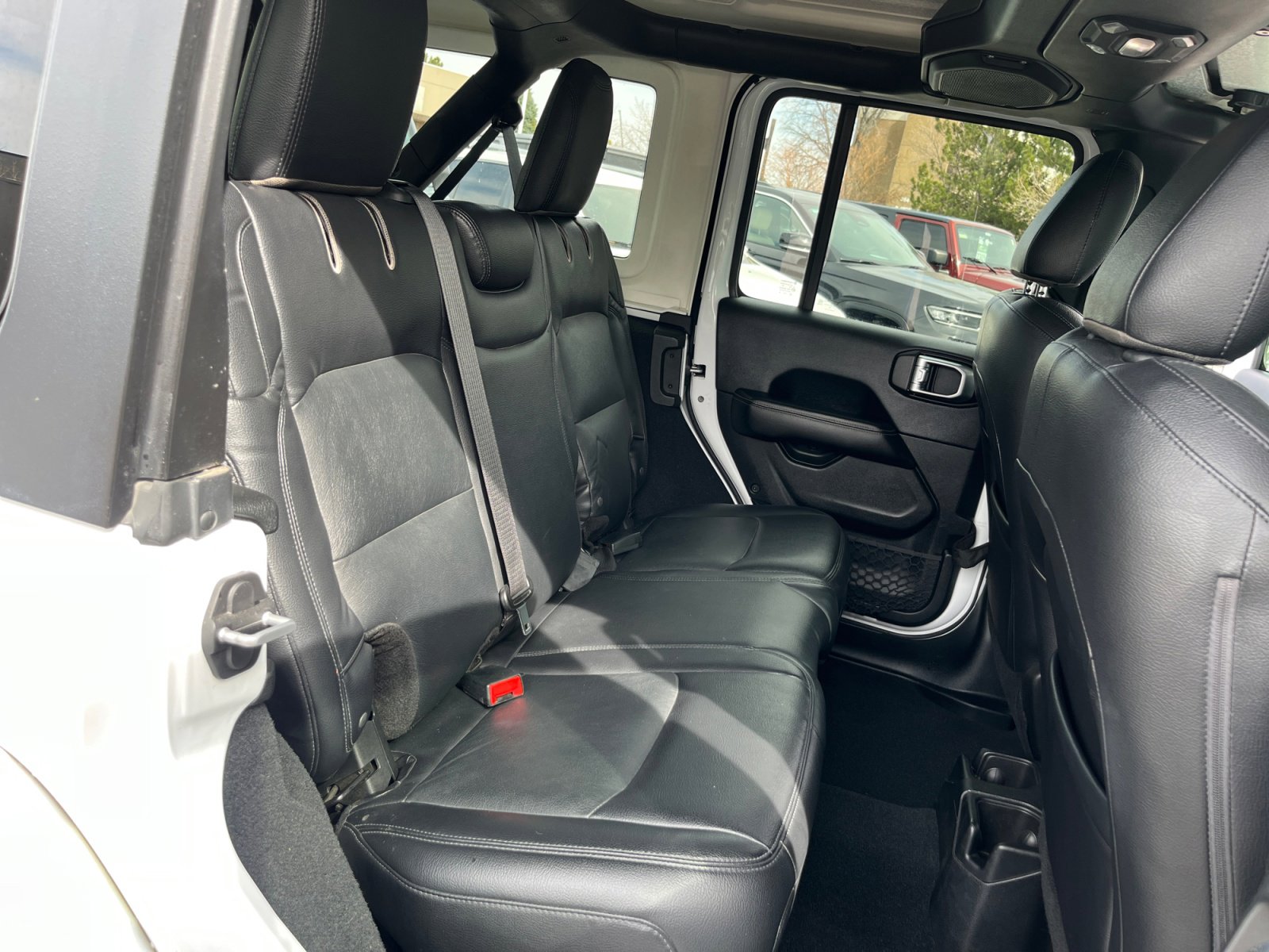 Used 2018 Jeep Wrangler Unlimited Sahara image 18