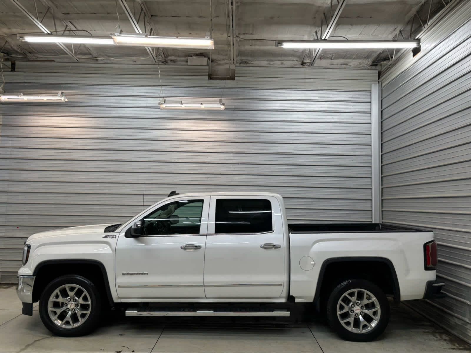 Used 2018 GMC Sierra 1500 SLT AWD/4WD image 8