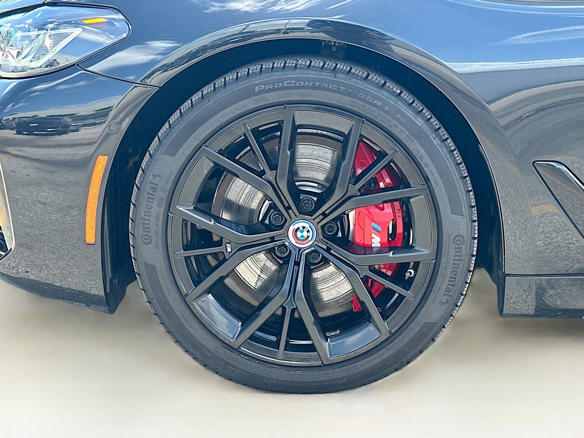 Used 2023 BMW M550i xDrive w/ Executive Package image 28