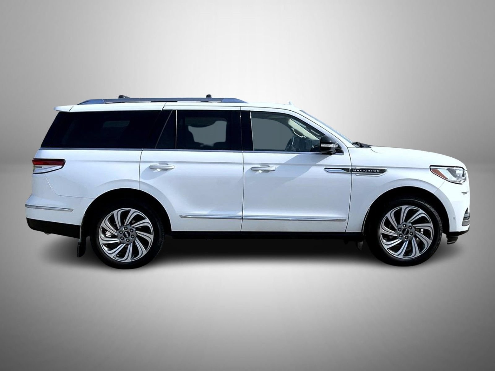 Certified 2023 Lincoln Navigator Reserve AWD/4WD image 4