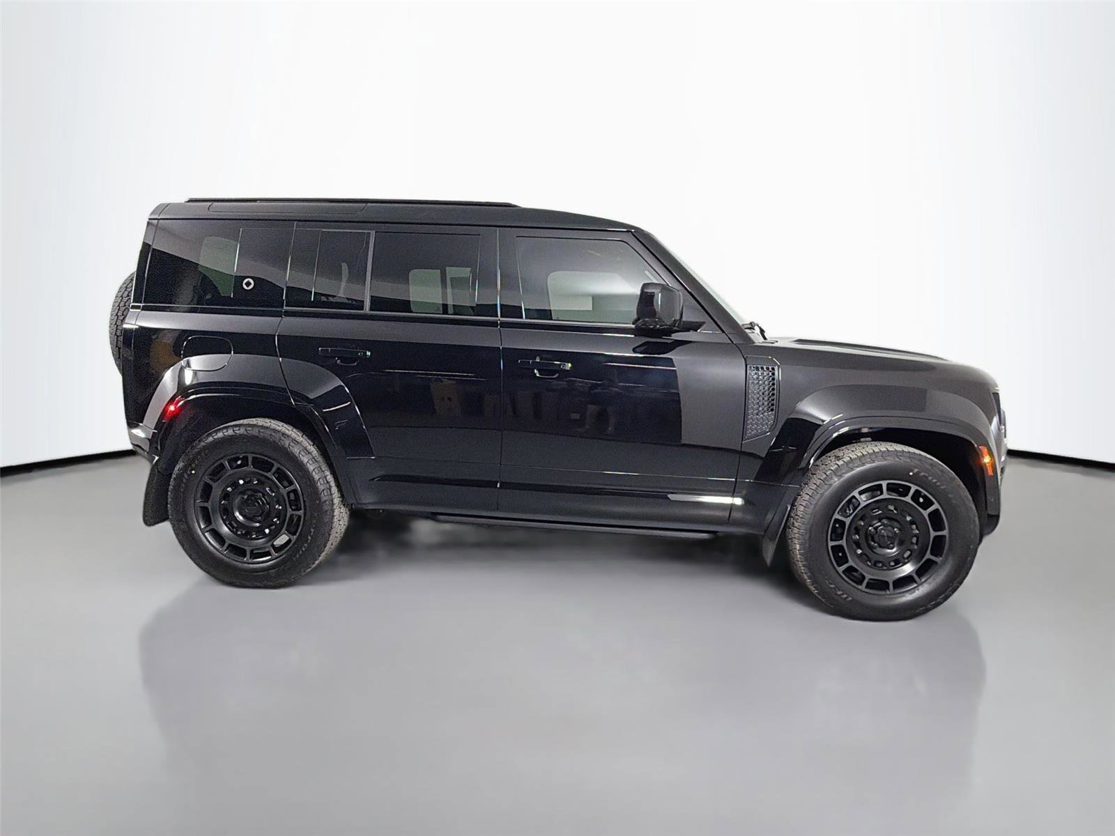 New 2026 Land Rover Defender 110 AWD/4WD image 4