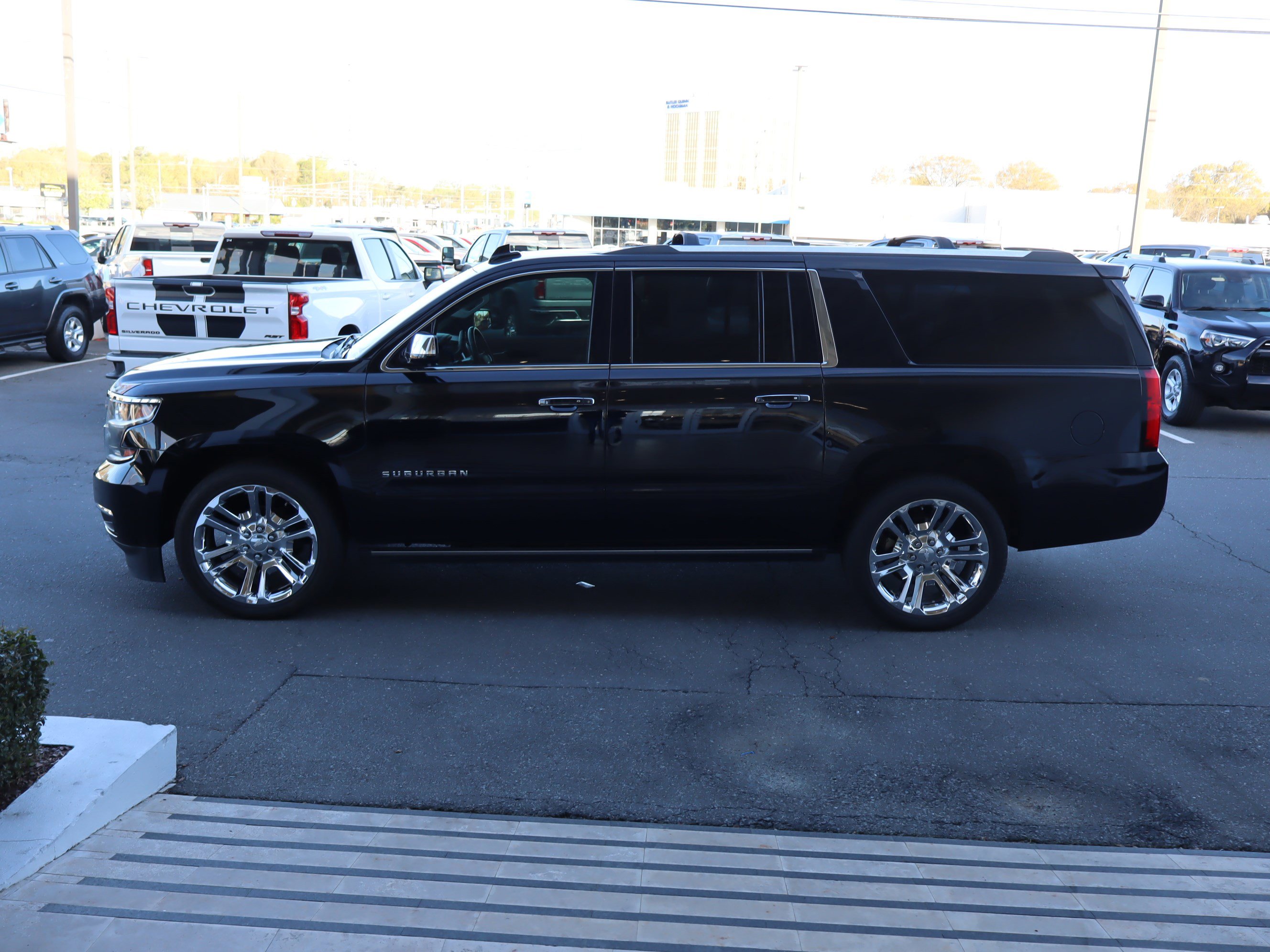 Used 2020 Chevrolet Suburban Premier w/ Premier Plus Edition image 7
