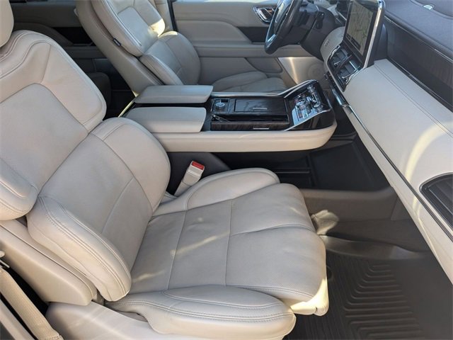 Used 2020 Lincoln Navigator Reserve w/ Luxury Package image 34