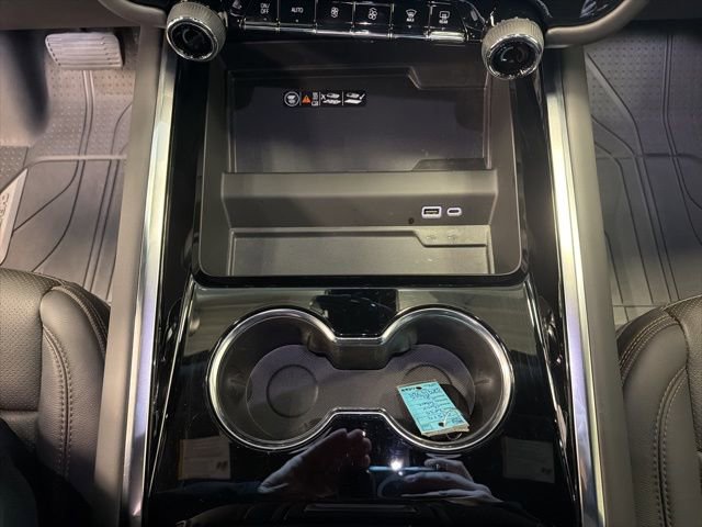 Used 2025 Chevrolet Tahoe High Country image 25