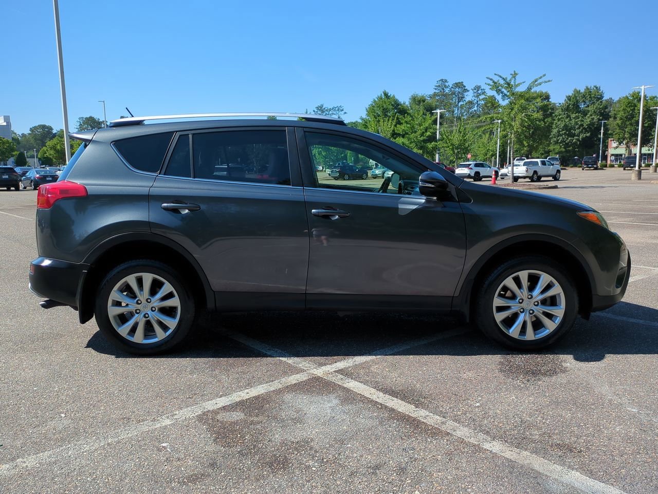 Used 2015 Toyota RAV4 Limited w/ Outdoor Package AWD/4WD image 3