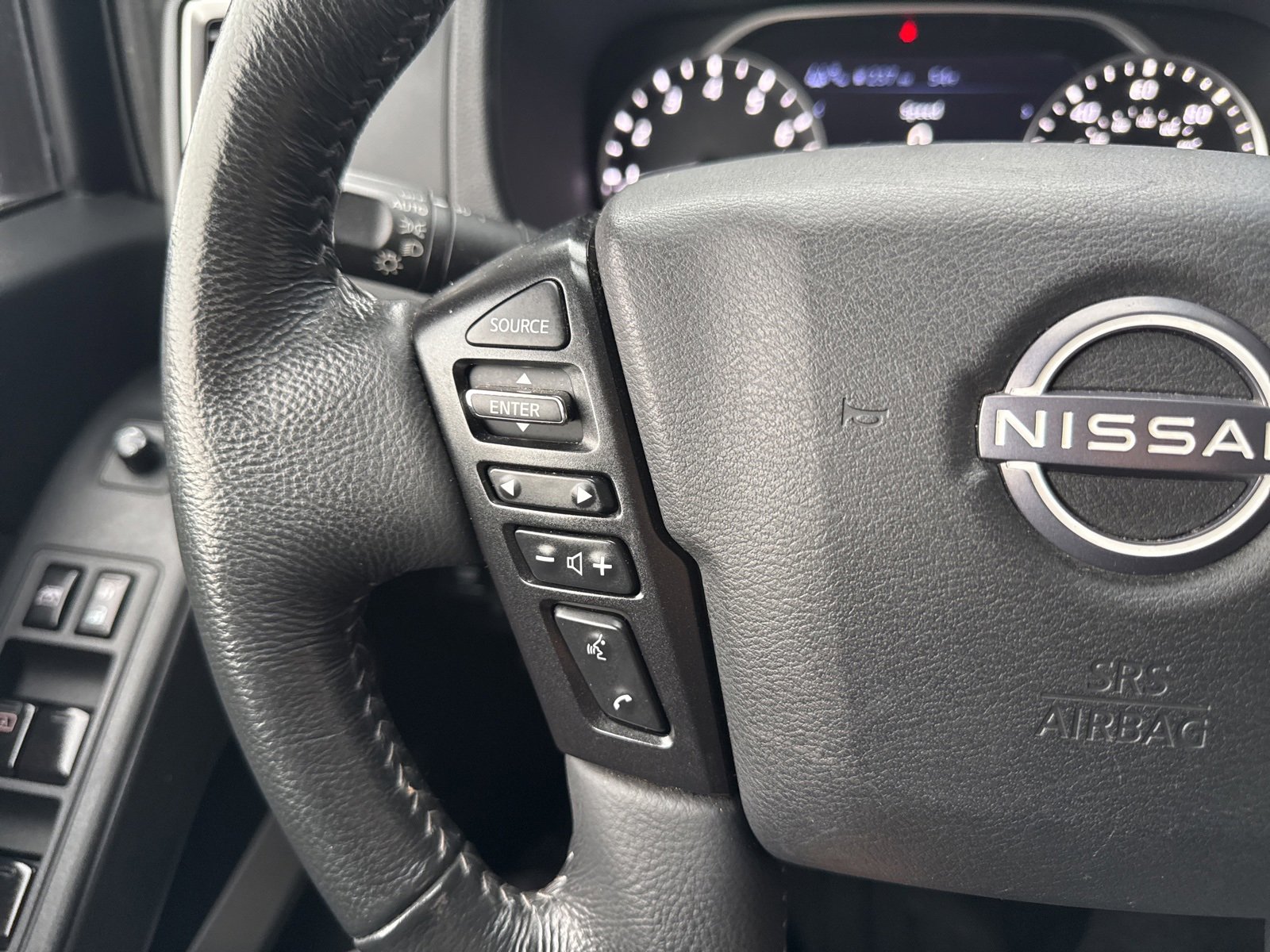 Used 2022 Nissan Frontier SV image 34