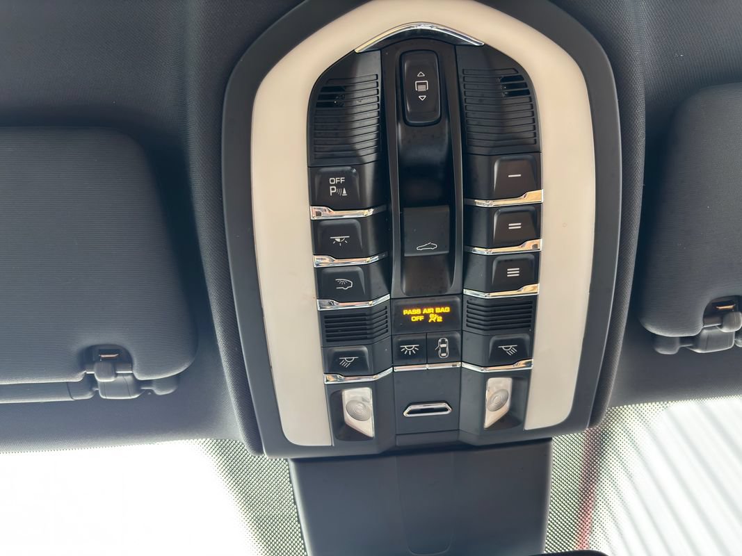 Used 2017 Porsche Cayenne S w/ Premium Plus Package AWD/4WD image 34