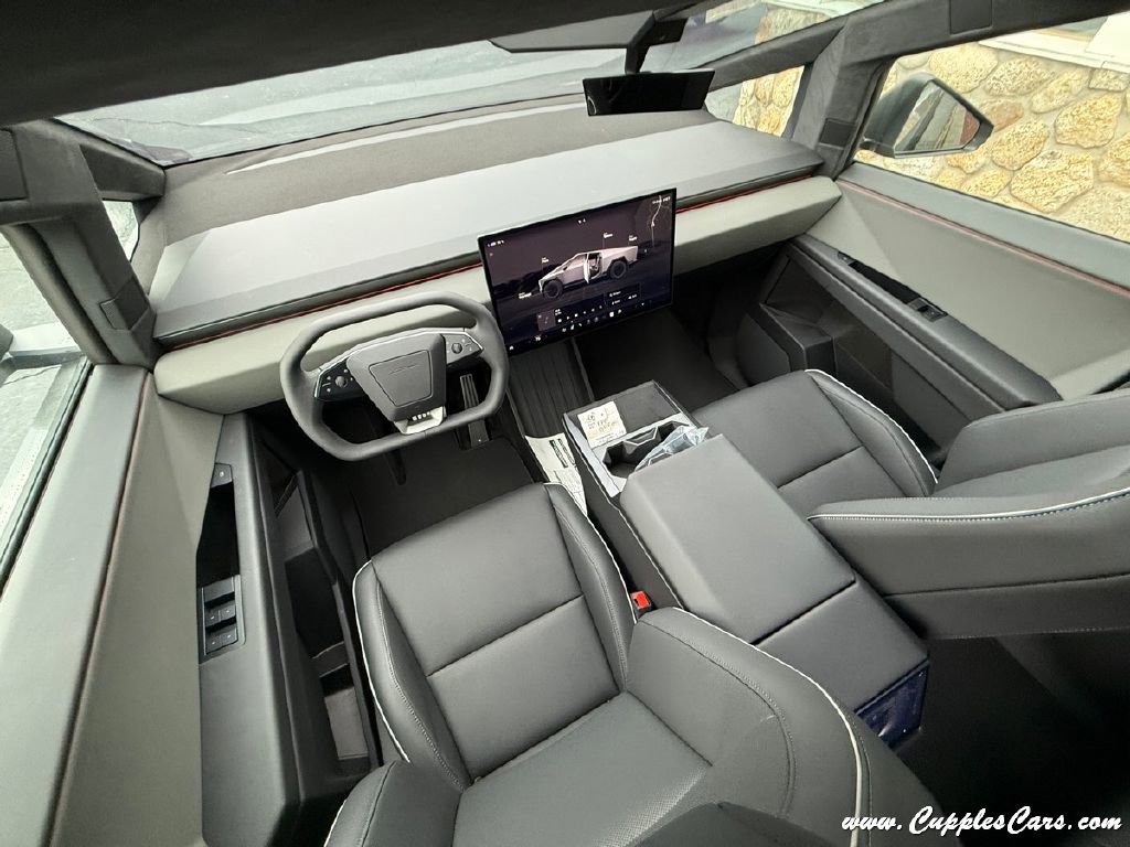 Used 2025 Tesla Cybertruck AWD Crew Cab image 20