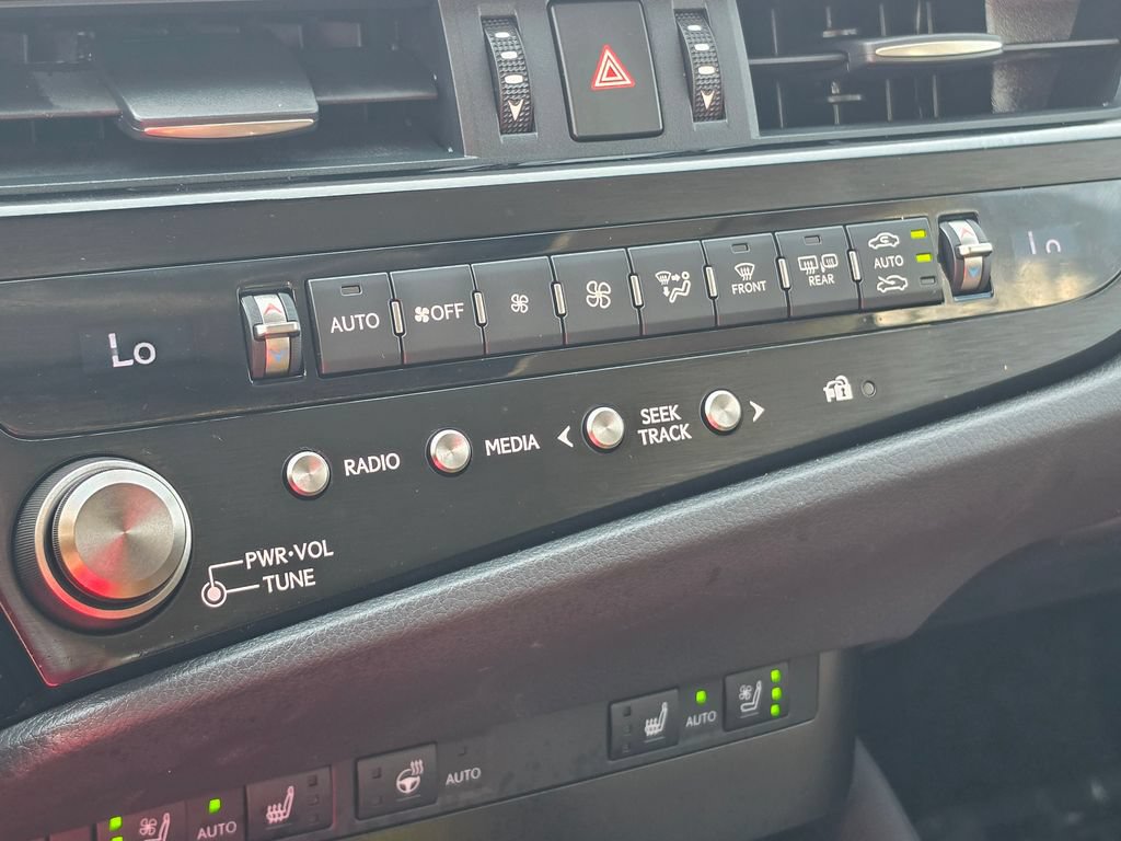 Used 2024 Lexus ES 300h w/ Premium Package FWD image 23