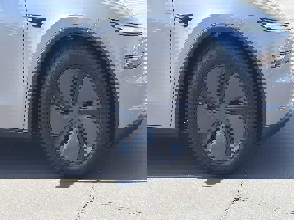 Used 2026 Tesla Model Y AWD image 45