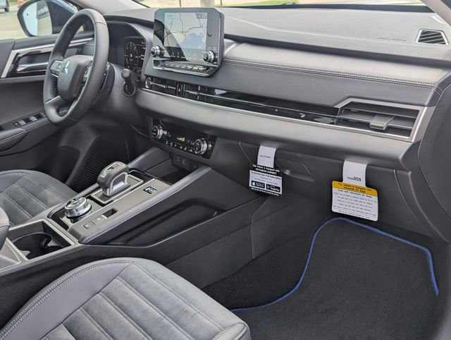 New 2025 Mitsubishi Outlander SE image 30