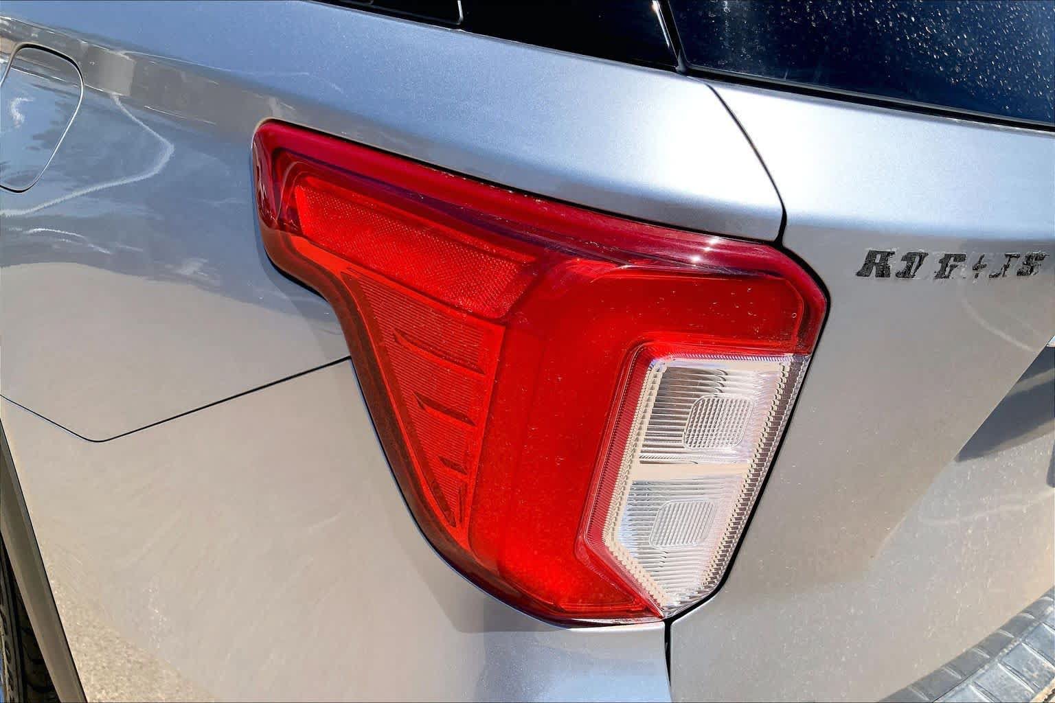 Used 2021 Ford Explorer XLT w/ Equipment Group 202A RWD image 31
