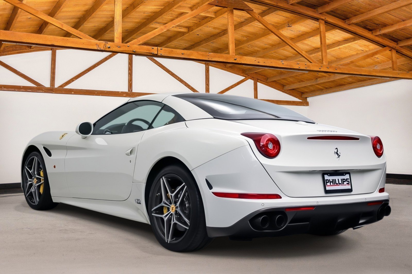Used 2017 Ferrari California T RWD image 4