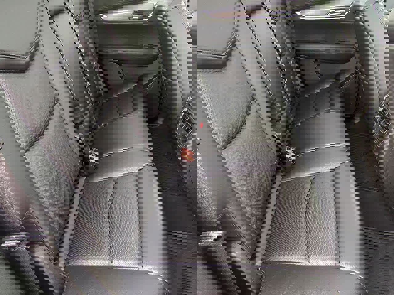 Used 2018 Cadillac XT5 Luxury w/ Driver Awareness Package image 21