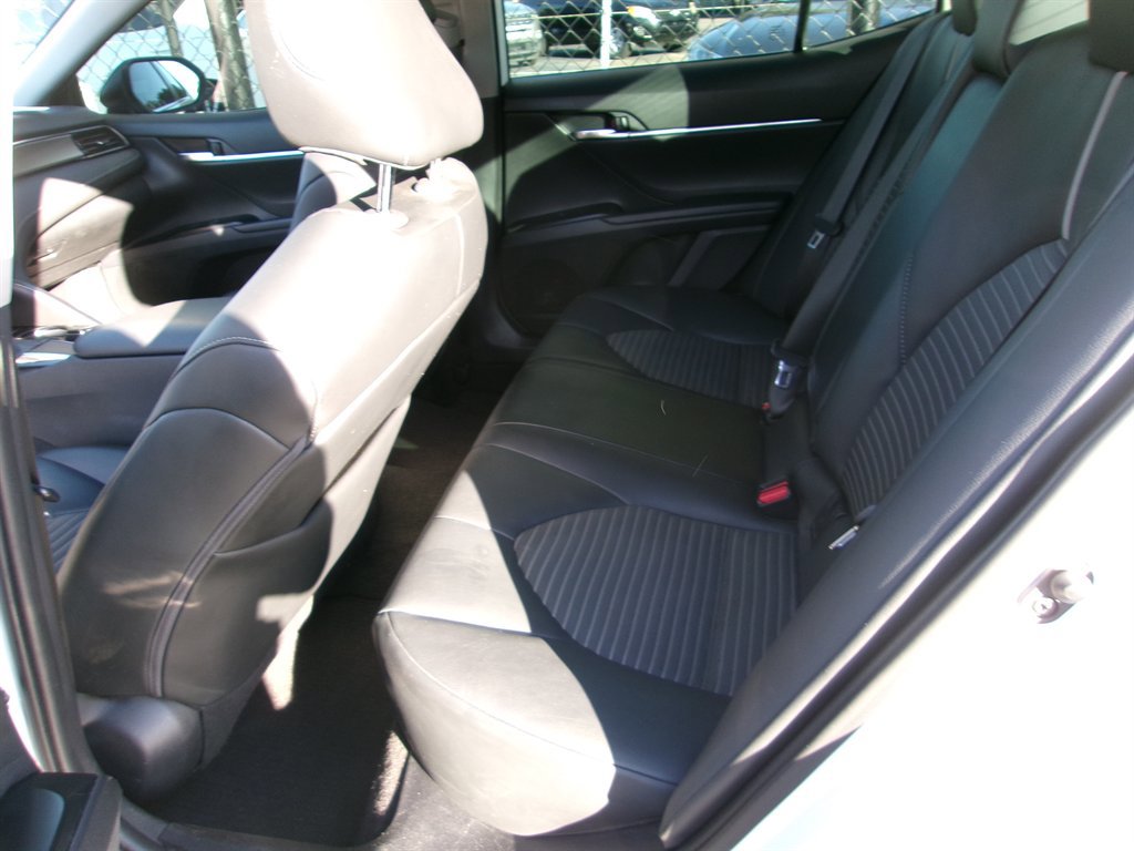 Used 2020 Toyota Camry SE image 18