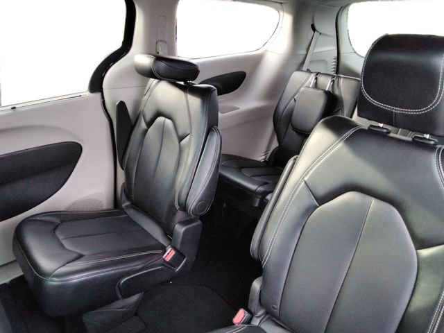 Used 2024 Chrysler Pacifica Touring-L image 22