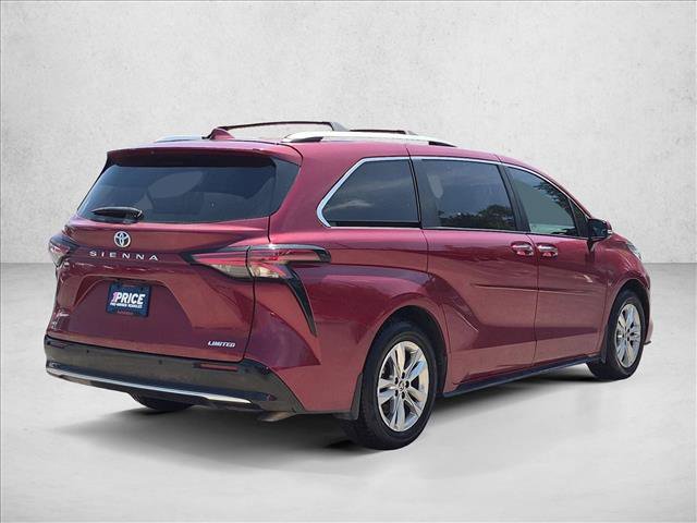 Used 2025 Toyota Sienna Limited FWD image 5