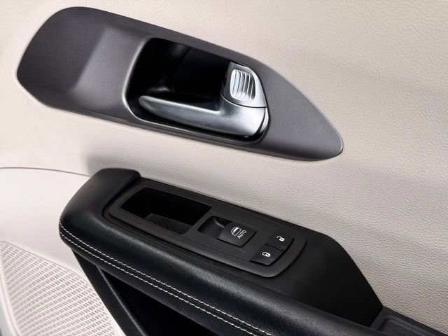 Used 2022 Chrysler Pacifica Touring-L image 38