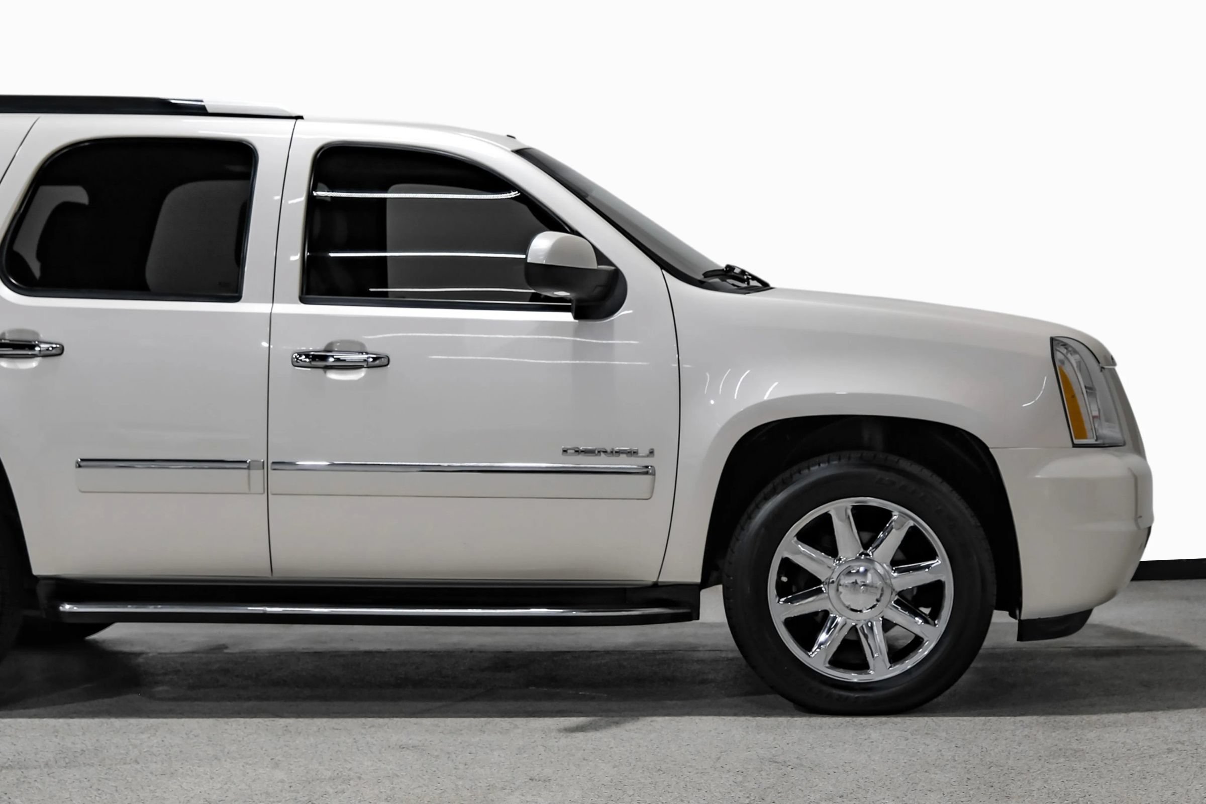 Used 2014 GMC Yukon Denali RWD image 11