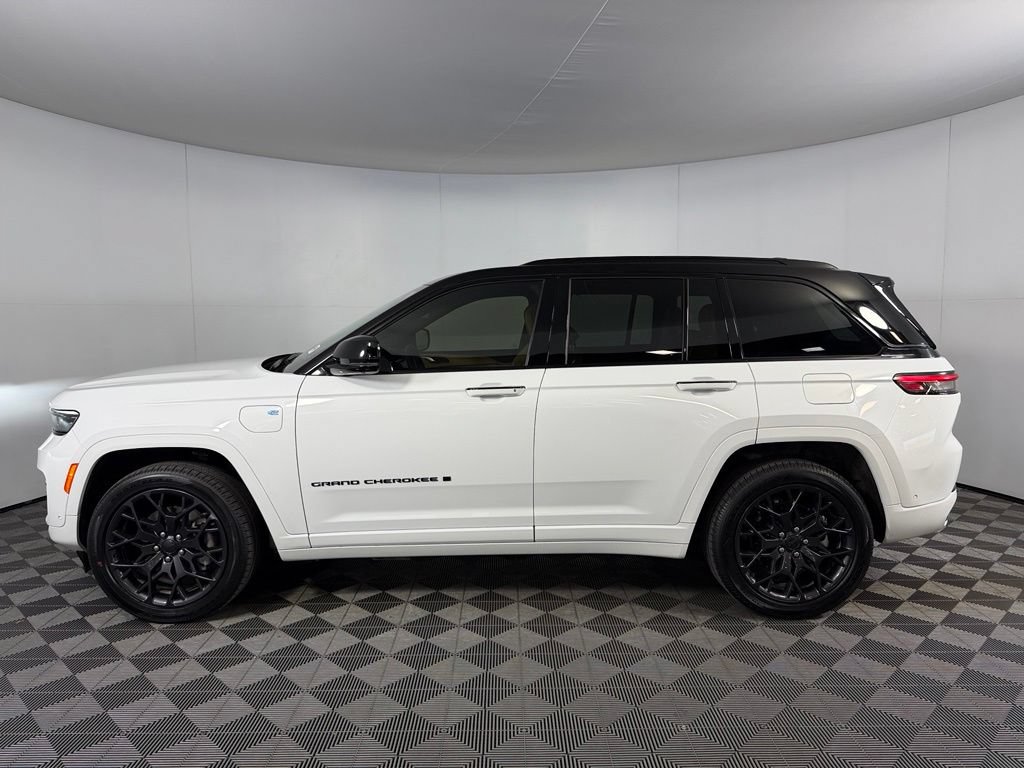 Used 2023 Jeep Grand Cherokee Summit AWD/4WD image 7