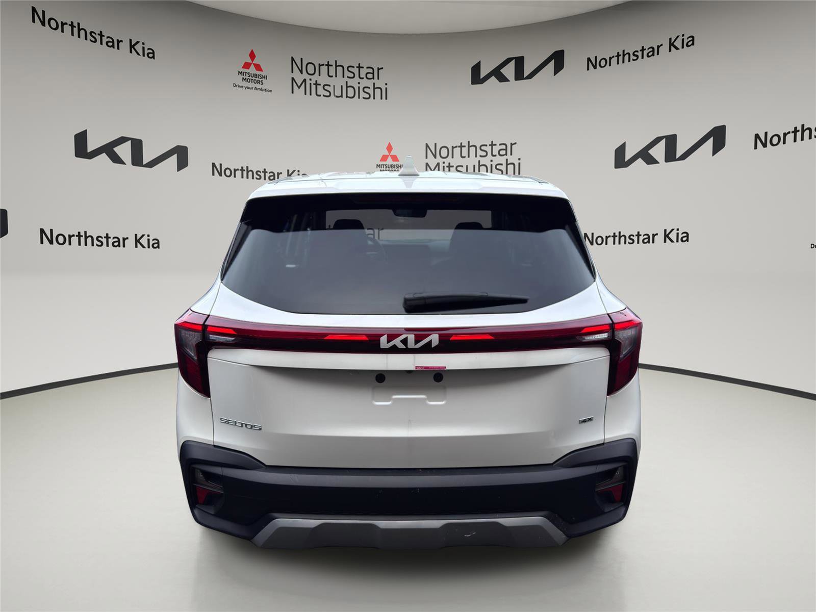 Used 2024 Kia Seltos LX image 3