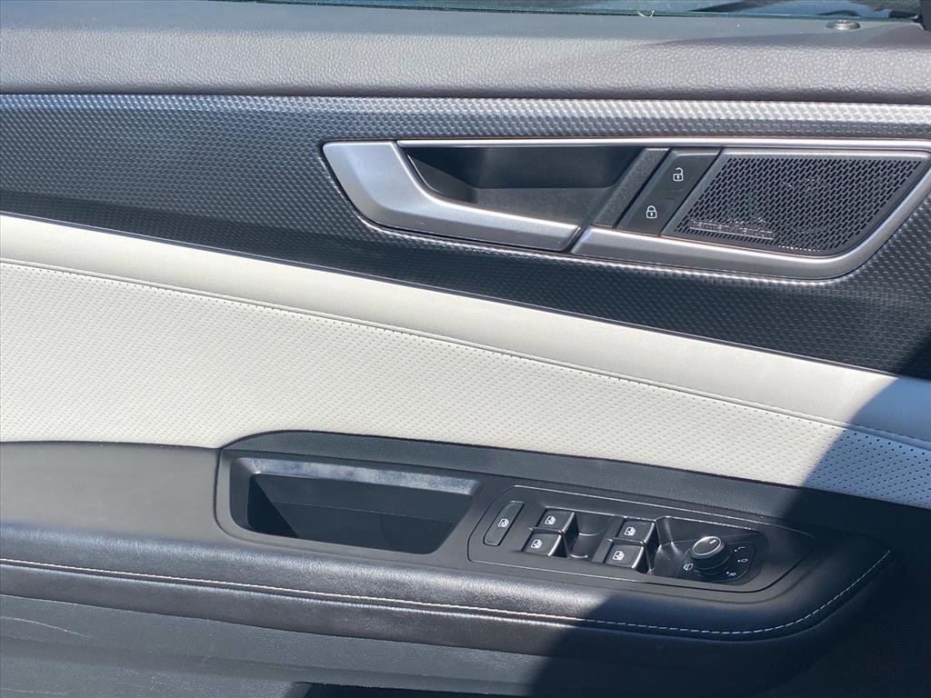 Certified 2024 Volkswagen Atlas Cross Sport SEL Premium R-Line image 19