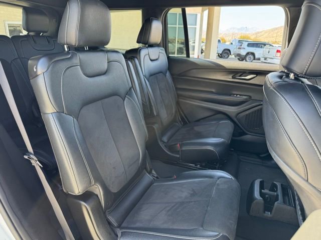 Used 2023 Jeep Grand Cherokee L Laredo image 33