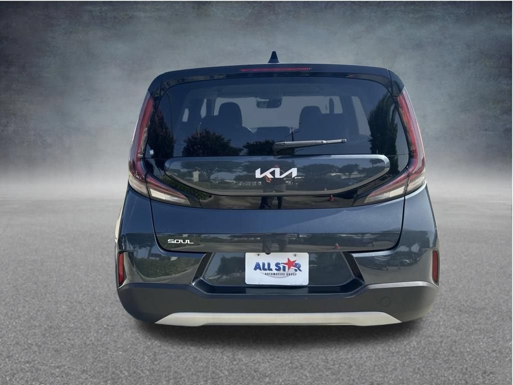Used 2025 Kia Soul LX w/ LX Technology Package FWD image 9