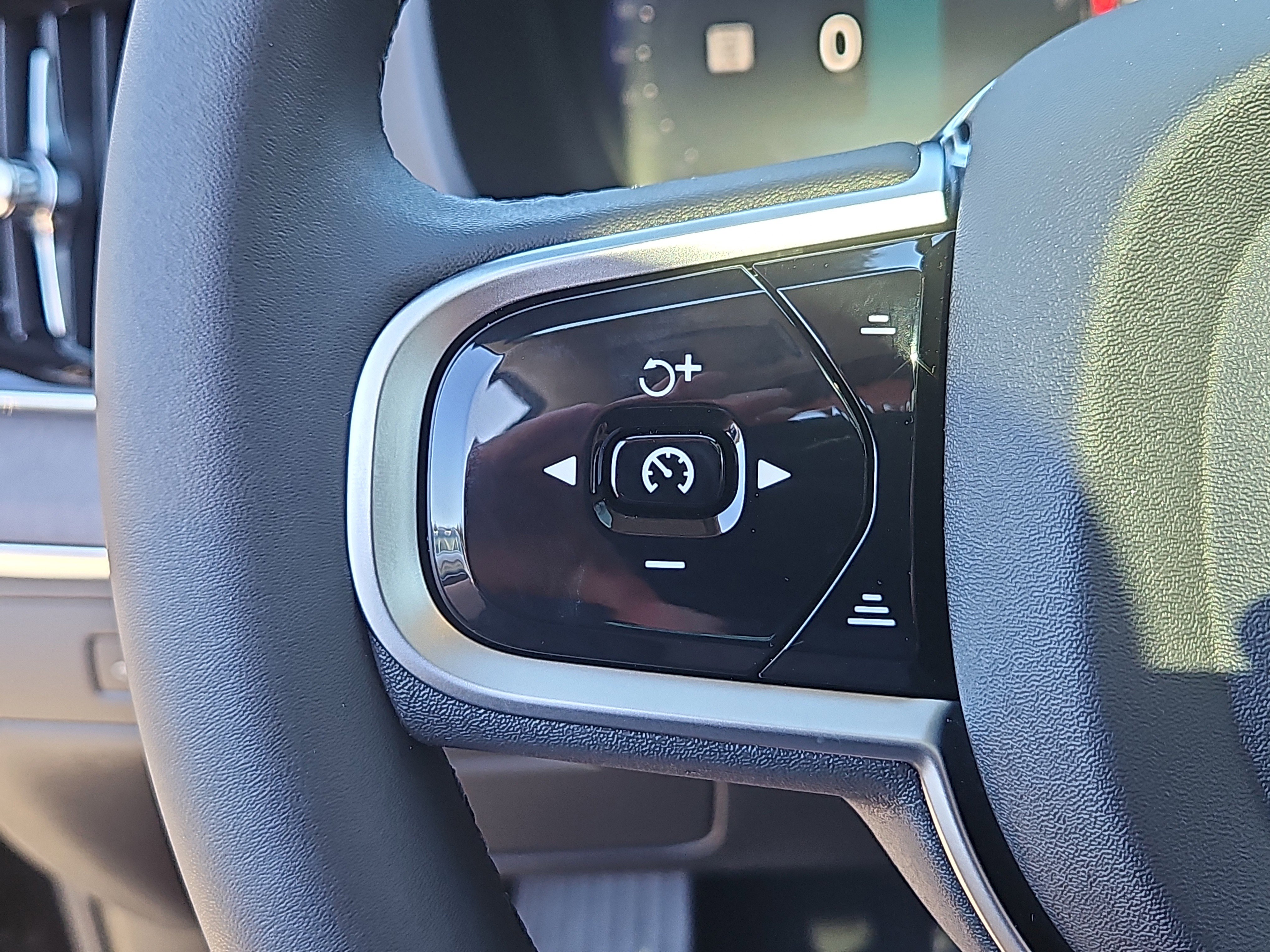 New 2026 Volvo XC90 B6 Ultra w/ Protection Package image 17