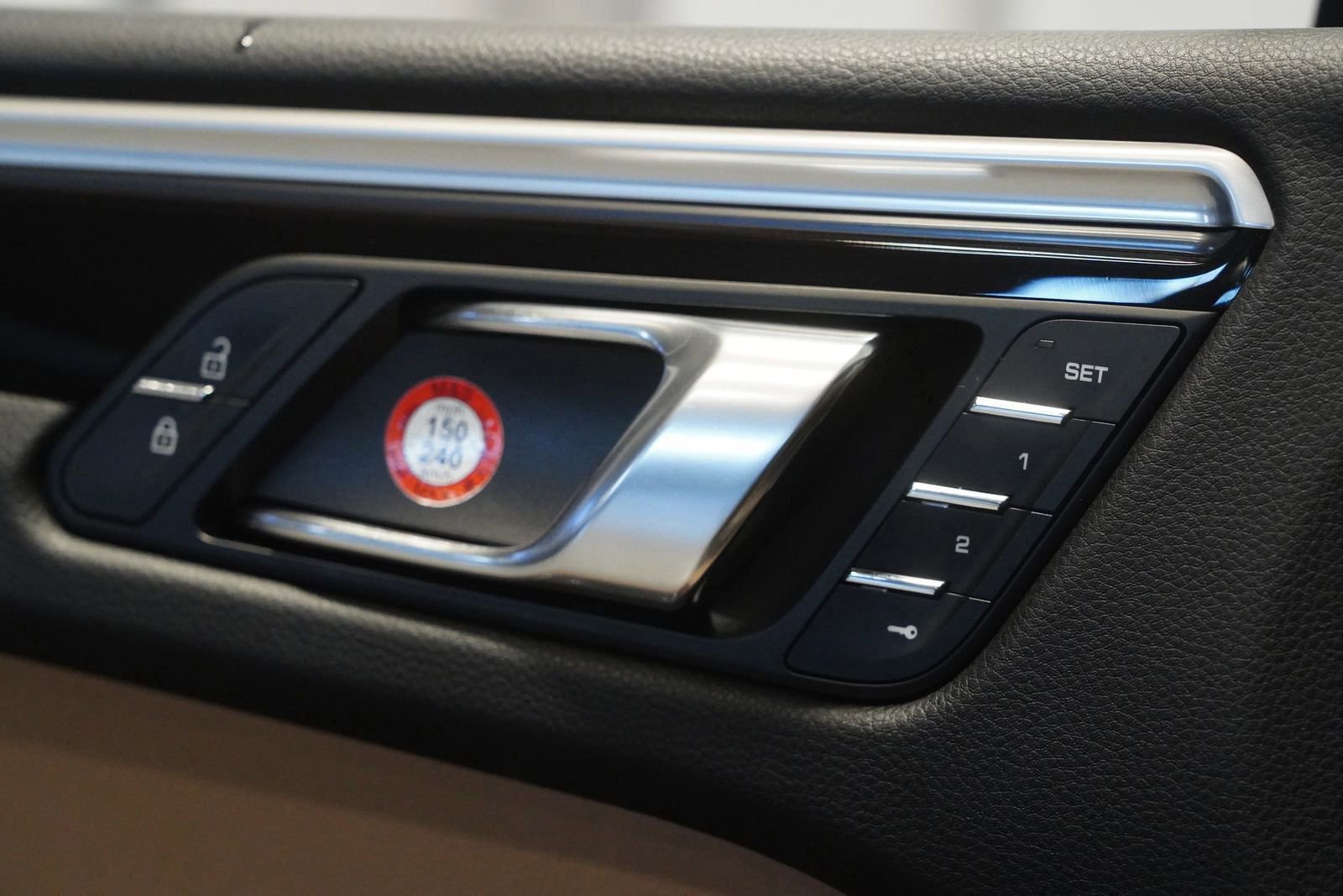 Used 2021 Porsche Macan image 32