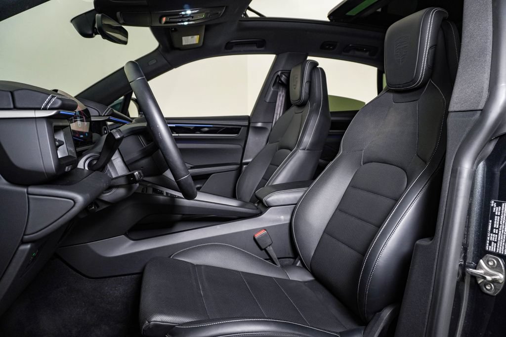 Certified 2025 Porsche Macan 4S Electric AWD/4WD image 5