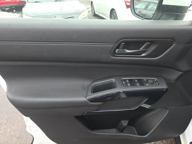 Used 2025 Nissan Pathfinder SV image 14