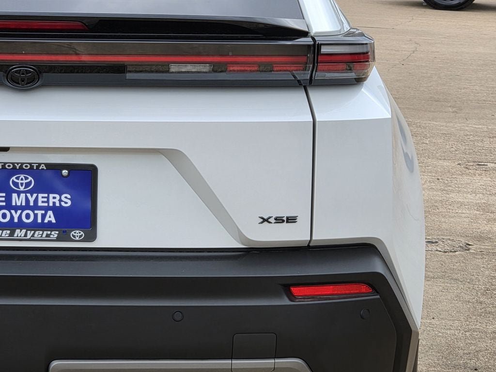 New 2026 Toyota C-HR AWD/4WD image 9