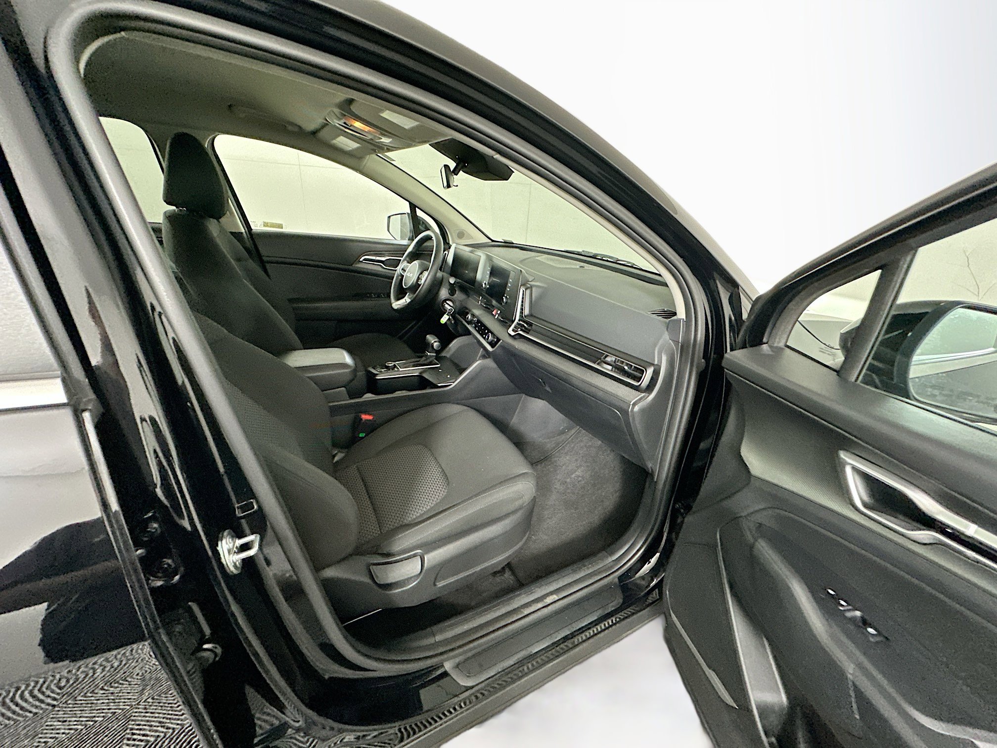 Used 2025 Kia Sportage LX image 29