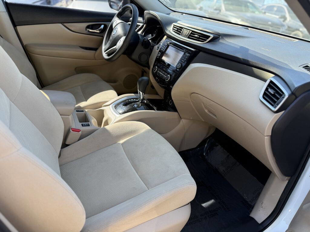 Used 2016 Nissan Rogue SV w/ SV Premium Package image 10