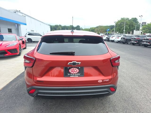 Used 2024 Chevrolet Trax RS w/ Driver Confidence Package FWD image 3