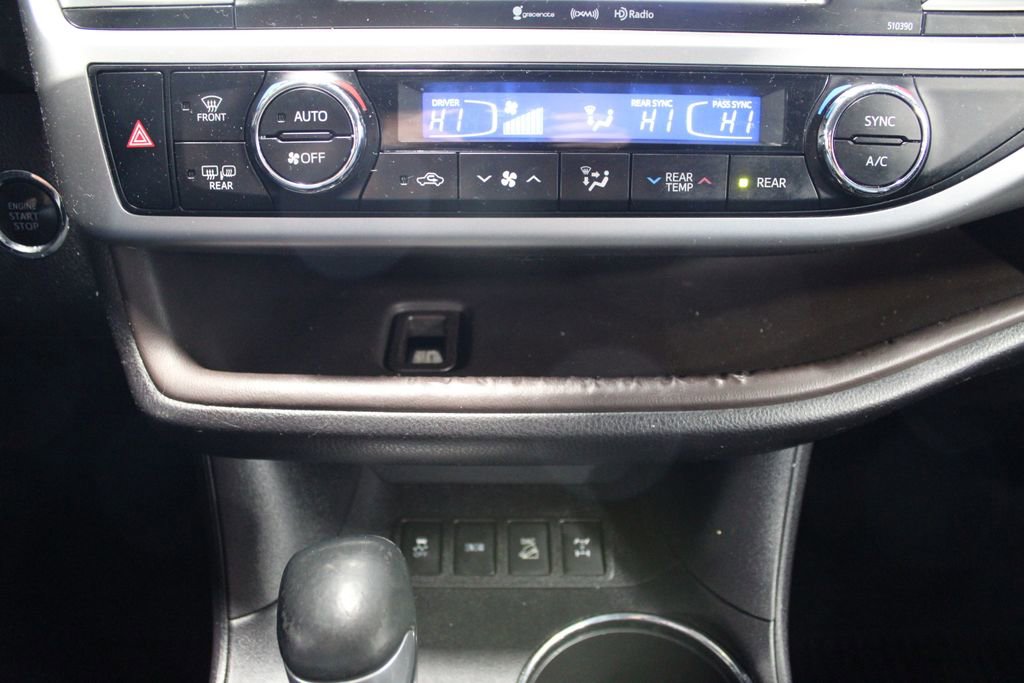 Used 2019 Toyota Highlander XLE image 29